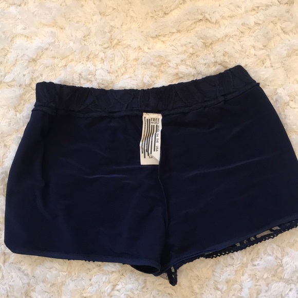 Free people lace design navy pull on shorts - Picture 4 of 5